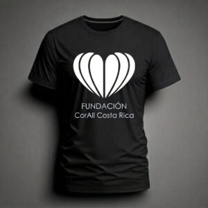 camisa negra con logo blanco